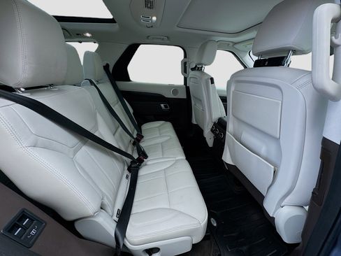 Used 2018 Land Rover Discovery HSE image 19