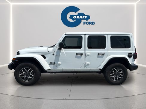 Used 2025 Jeep Wrangler Unlimited Sahara AWD/4WD image 12