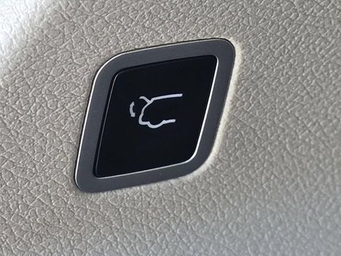 Used 2023 Chrysler Pacifica Touring-L FWD image 13