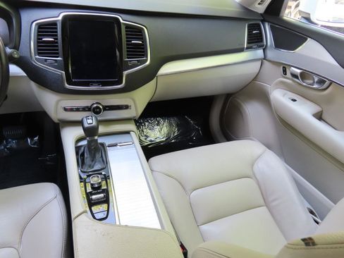 Used 2018 Volvo XC90 T6 Momentum w/ Convenience Package AWD/4WD image 13