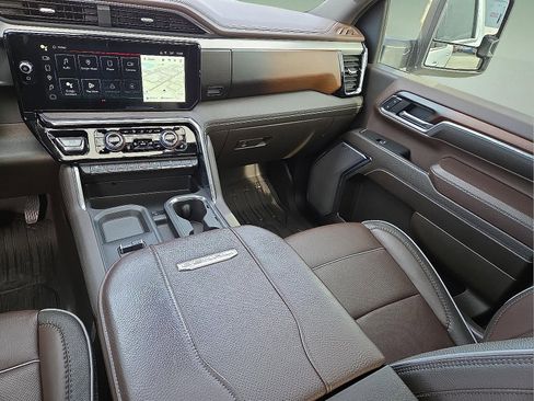 Used 2024 GMC Sierra 2500 Denali w/ Denali Reserve Package image 12