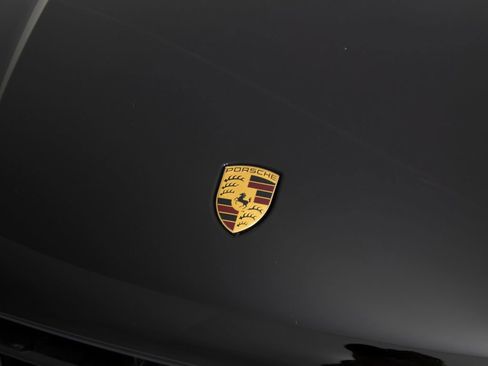 Certified 2025 Porsche Macan image 36