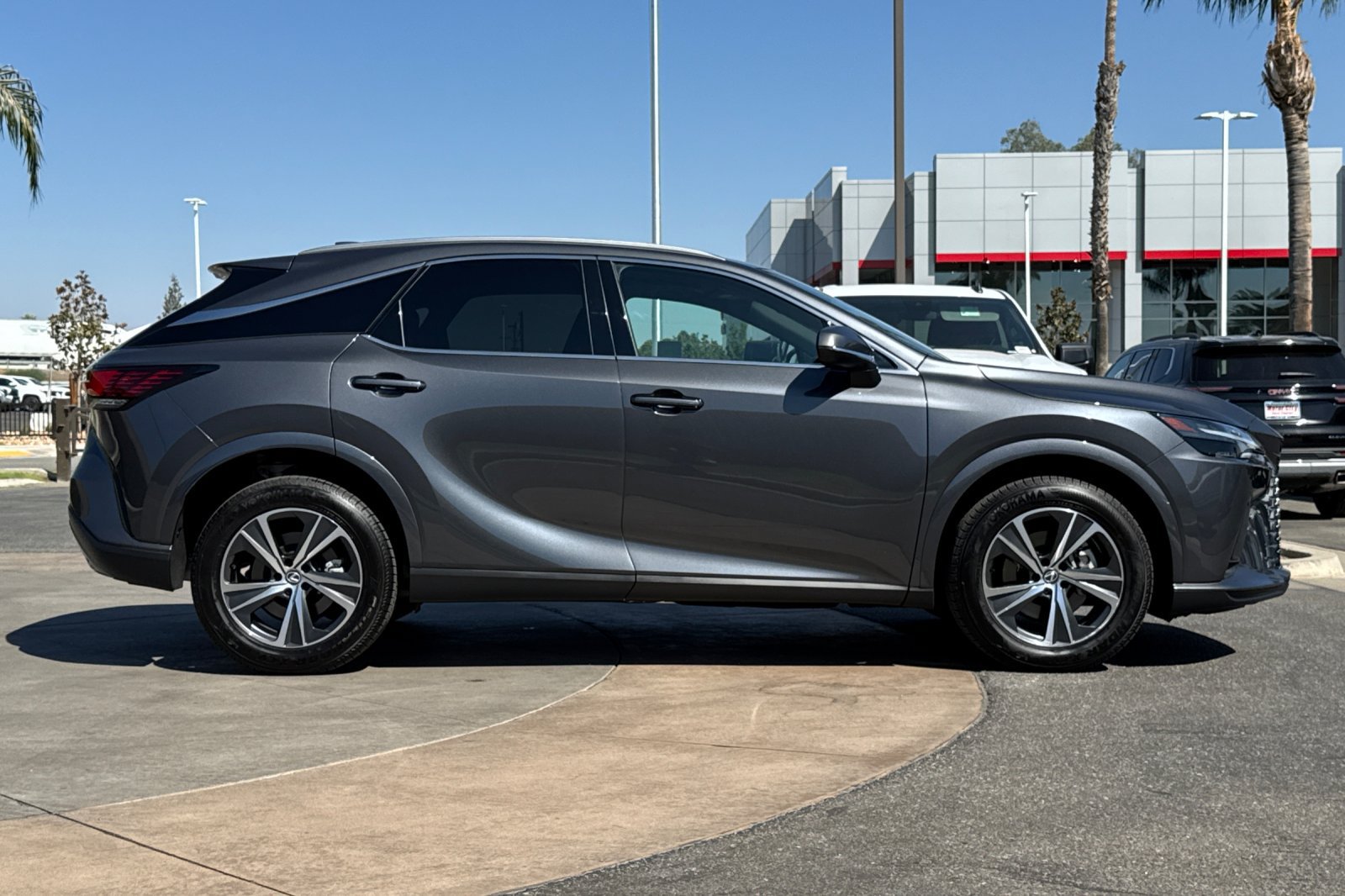 Used 2024 Lexus RX 350 FWD w/ Technology Package image 3