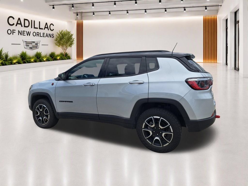Used 2024 Jeep Compass Trailhawk AWD/4WD image 5