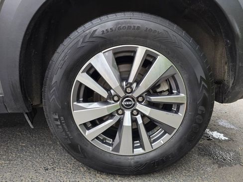 Used 2023 Nissan Pathfinder SL w/ Lighting Package (N92) FWD image 6