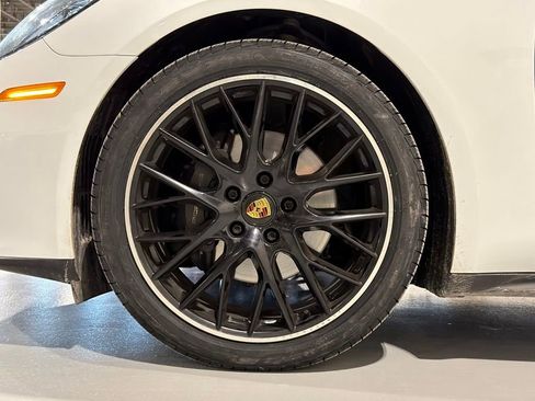 Used 2023 Porsche Panamera 4 Platinum Edition image 5