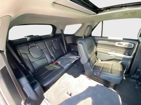 Used 2023 Ford Explorer XLT w/ Equipment Group 202A AWD/4WD image 16