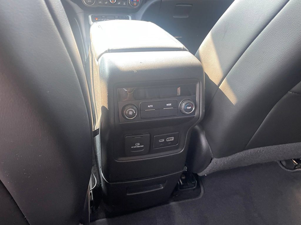 Used 2021 GMC Acadia SLT FWD image 25
