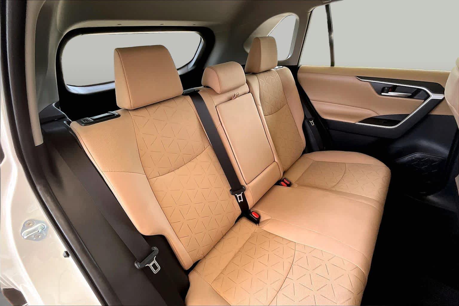 Used 2024 Toyota RAV4 XLE w/ Convenience Package FWD image 18