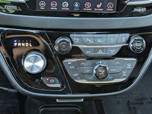 Used 2019 Chrysler Pacifica Touring-L Plus w/ Advanced Safetytec Group image 30