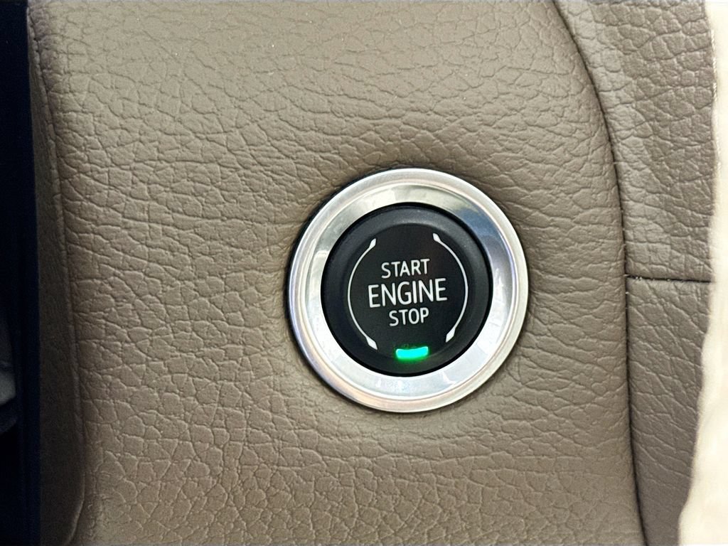 Used 2021 GMC Yukon Denali w/ Denali Premium Package RWD image 17