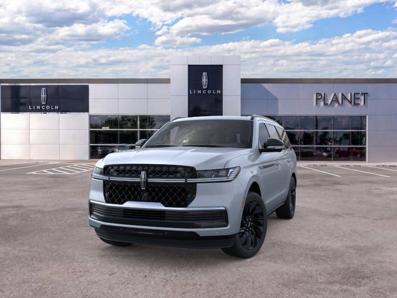 New 2025 Lincoln Navigator Reserve w/ Jet Appearance Package AWD/4WD image 2