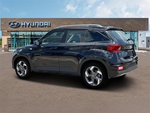 Used 2025 Hyundai Venue SEL image 4