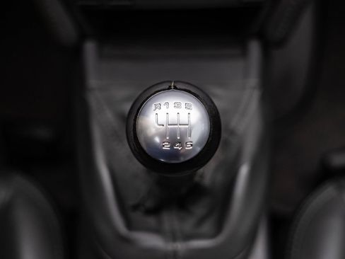 Used 2006 Porsche 911 Carrera RWD image 40