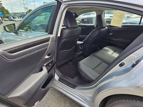 Used 2025 Lexus ES 300h w/ Premium Package FWD image 16