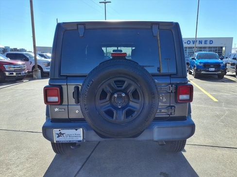 Used 2018 Jeep Wrangler Unlimited Sport image 5