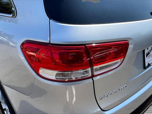 Used 2016 Kia Sorento L FWD image 22