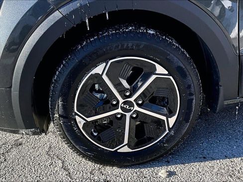 Used 2023 Kia Niro EX image 16