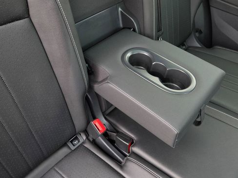 Used 2023 Volkswagen Tiguan SE R-Line image 55