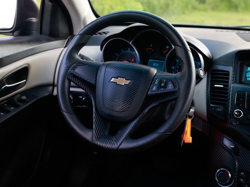 Used 2015 Chevrolet Cruze LS image 25