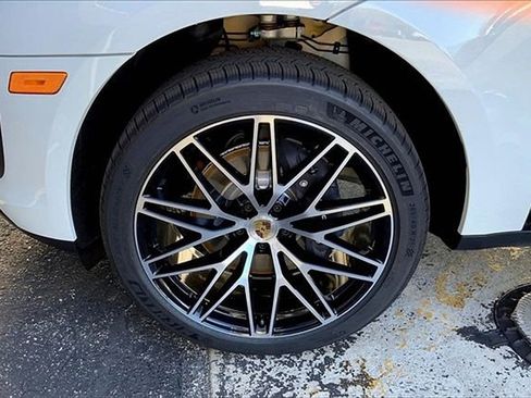 Certified 2026 Porsche Macan image 15