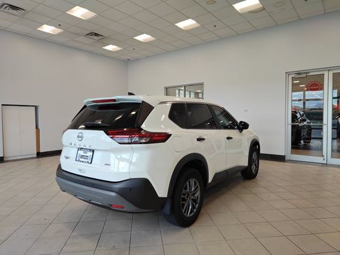 Used 2023 Nissan Rogue S AWD/4WD image 3
