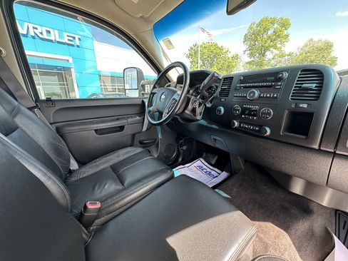 Used 2014 Chevrolet Silverado 2500 LT w/ Custom Sport Truck Package AWD/4WD image 27