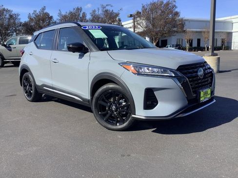 Used 2023 Nissan Kicks SR w/ SR Premium Package image 2