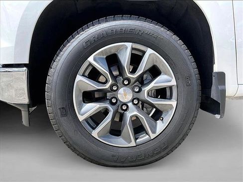 Used 2025 Chevrolet Silverado 1500 LT image 10