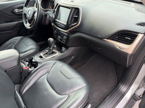 Used 2016 Jeep Cherokee Limited image 25