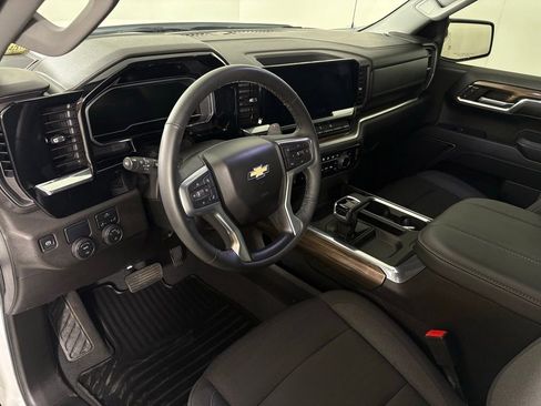 Used 2024 Chevrolet Silverado 1500 LT image 17