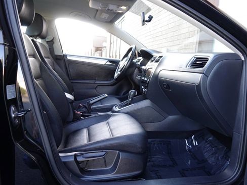 Used 2011 Volkswagen Jetta SEL FWD image 44