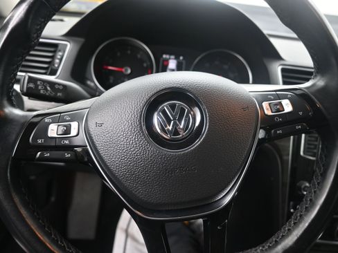 Used 2017 Volkswagen Passat 1.8T SEL Premium FWD image 33
