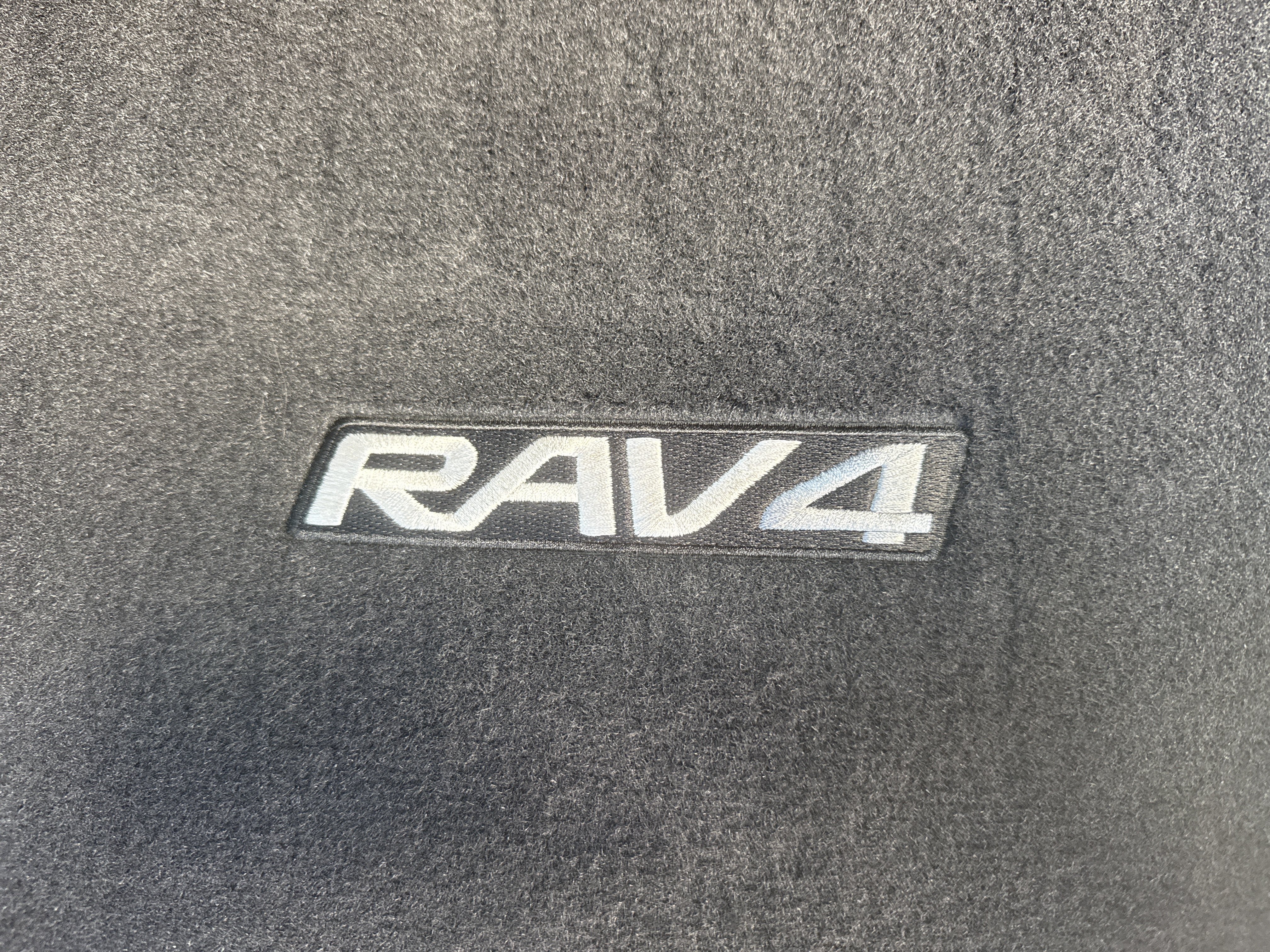 Used 2018 Toyota RAV4 XLE w/ Carpet Mat Package AWD/4WD image 8