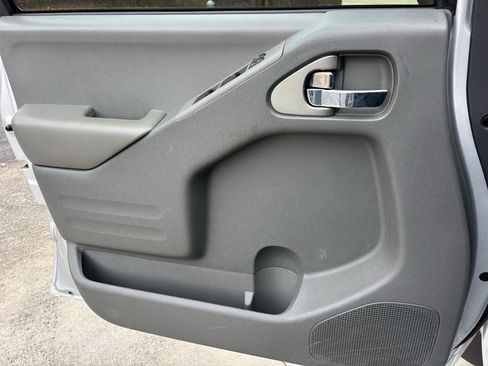 Used 2020 Nissan Frontier SV w/ SV Utility Package image 8