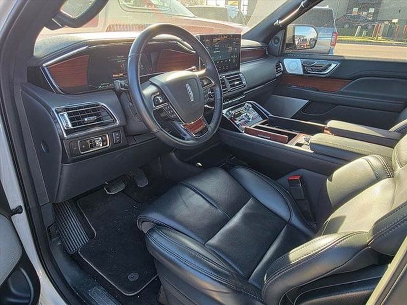 Used 2024 Lincoln Navigator Reserve AWD/4WD image 9