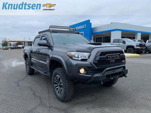 Used 2020 Toyota Tacoma TRD Sport image 1