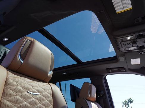 Used 2023 Cadillac Escalade Premium Luxury image 14