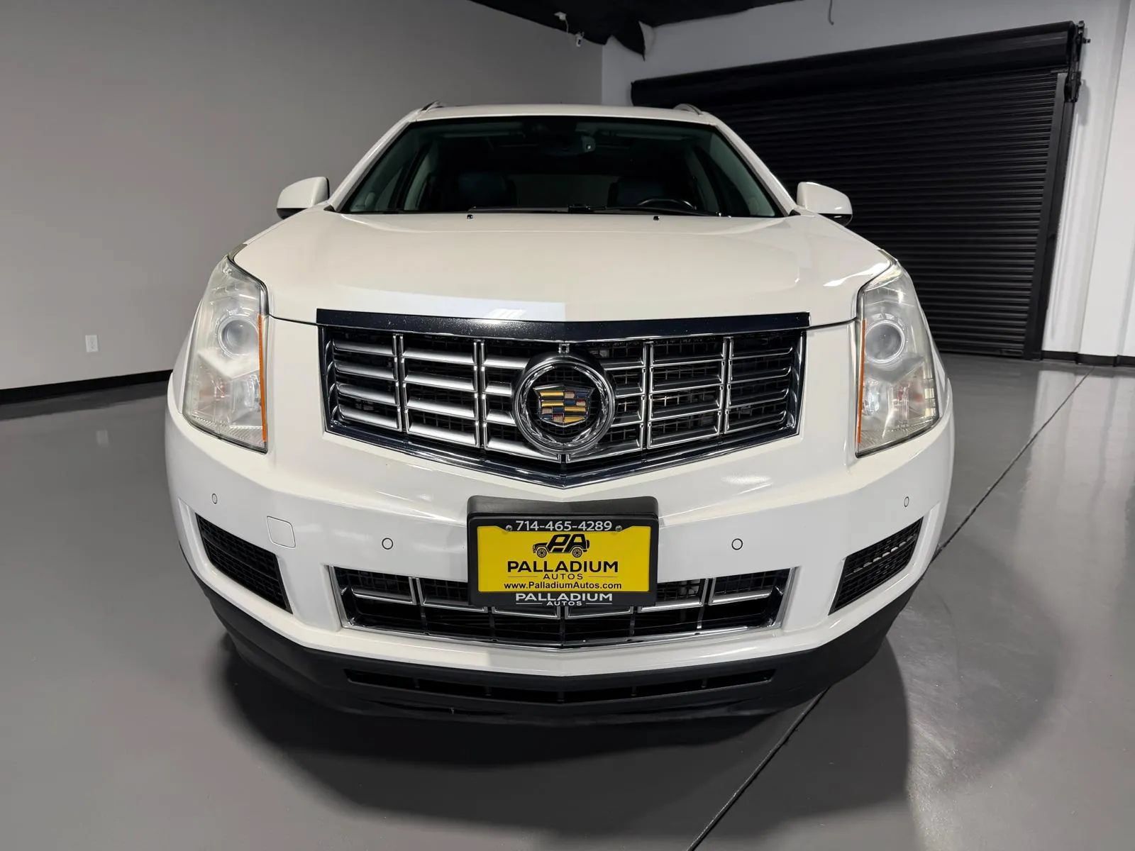 Used 2013 Cadillac SRX Luxury w/ Driver Awareness Package FWD image 2