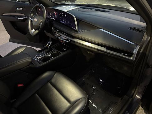 Used 2025 Cadillac XT4 Premium Luxury image 26