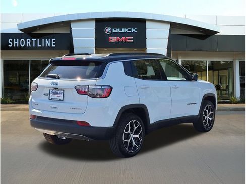 Used 2024 Jeep Compass Limited AWD/4WD image 3