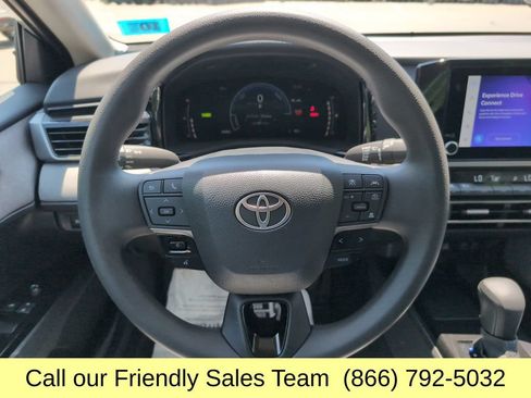 Used 2025 Toyota Camry LE AWD/4WD image 14
