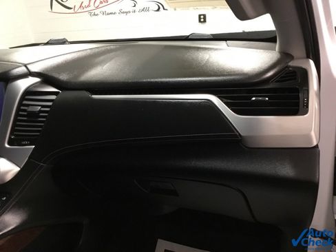 Used 2017 GMC Yukon SLT image 41