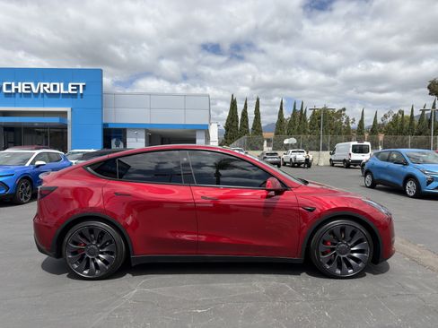 Used 2025 Tesla Model Y Performance AWD/4WD image 9