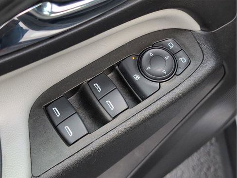 Used 2024 Chevrolet Equinox LS FWD image 17