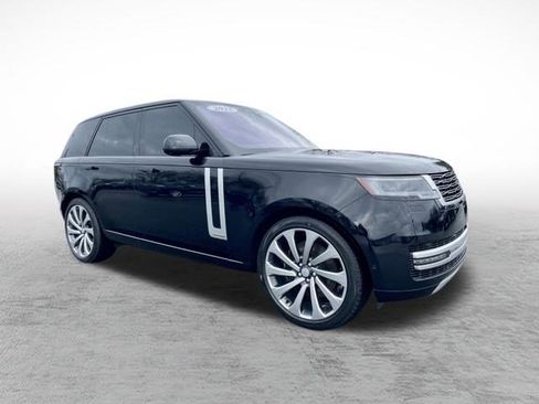 Used 2023 Land Rover Range Rover Autobiography image 3