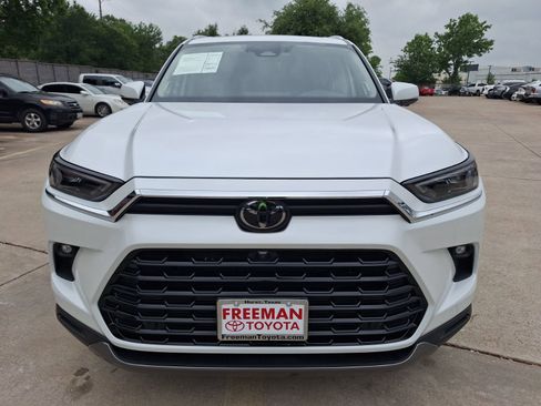 Used 2024 Toyota Grand Highlander Limited FWD image 9