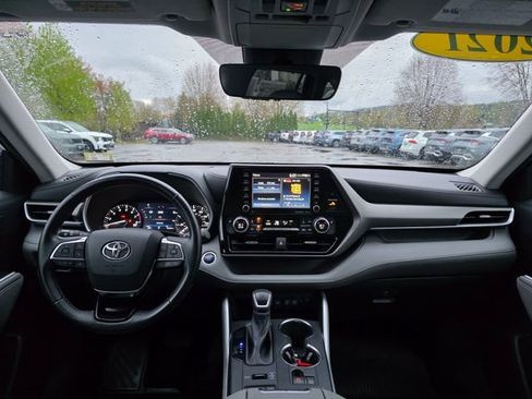 Used 2021 Toyota Highlander XLE AWD/4WD image 20