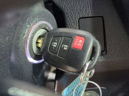 Used 2013 Toyota RAV4 XLE AWD/4WD image 35