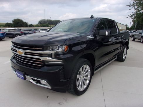 Used 2019 Chevrolet Silverado 1500 High Country w/ Technology Package AWD/4WD image 6